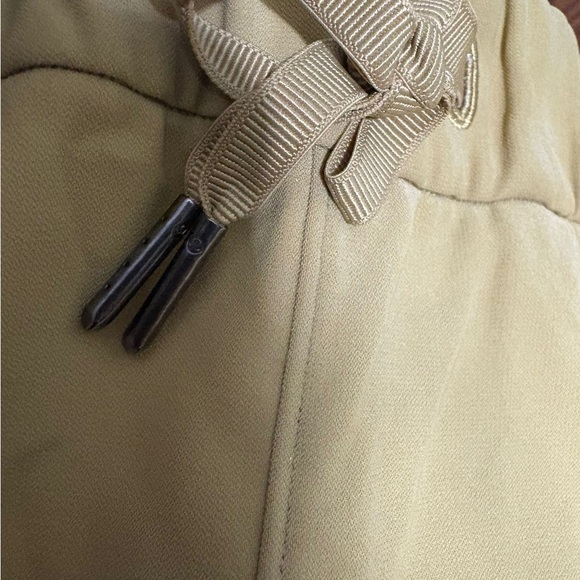 Lululemon women Tan Pants like new! Size 10 - Picture 4 of 6